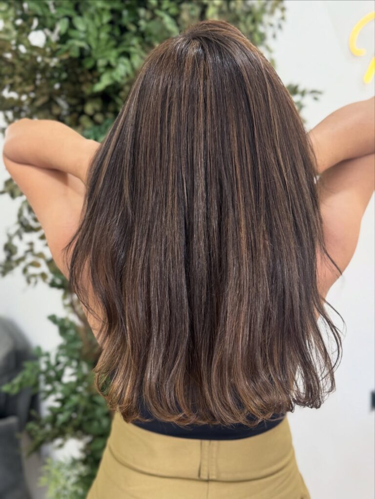Coloração e mechas · Espaço Favorita Beleza e Unhas — salão de beleza em Vila Bossi, Louveira - SP