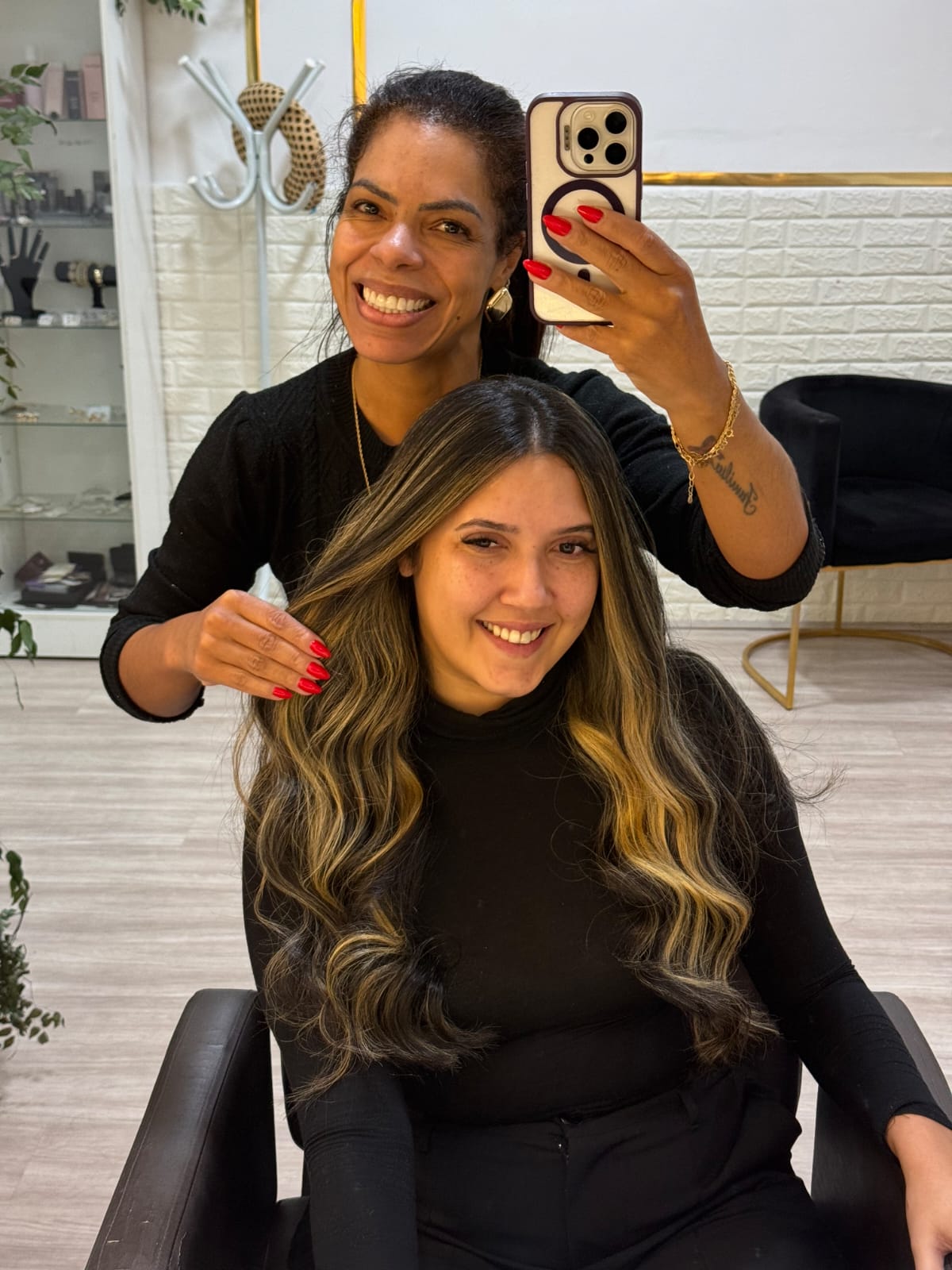 Especialista em Mechas e luzes no Vila Bossi, Louveira | Espaço Favorita Especialista em Mechas e luzes no Vila Bossi, Louveira | Espaço Favorita
