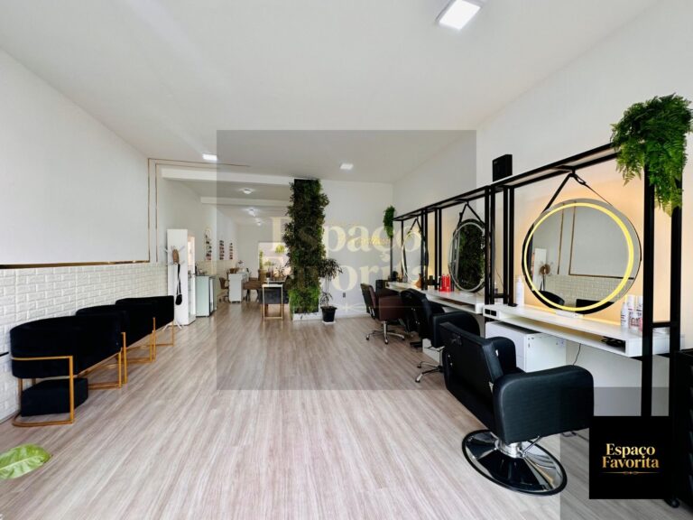 Espelho com Luz LED: o que faz diferença num salão em Louveira · Espaço Favorita Beleza e Unhas — Vila Bossi, Louveira - SP